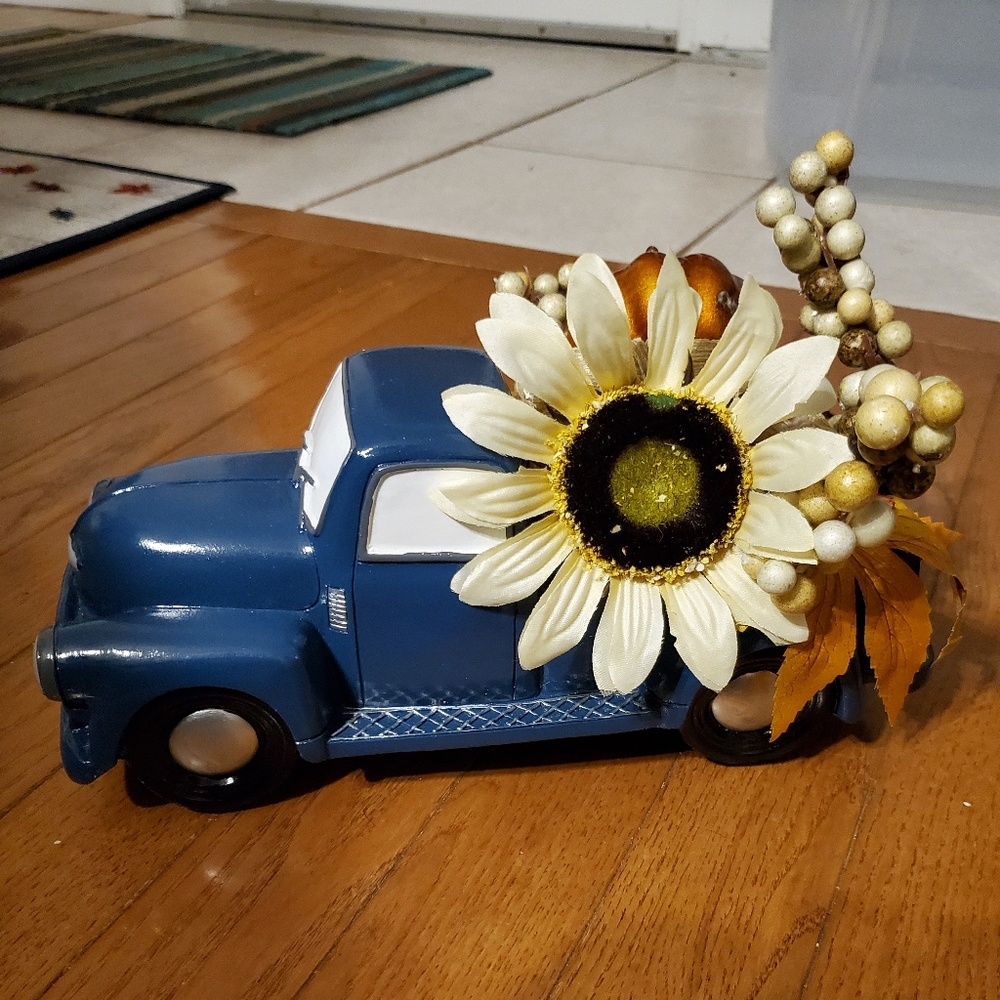 FARMHOUSE LITTLE BLUE TRUCK FALL DECOR